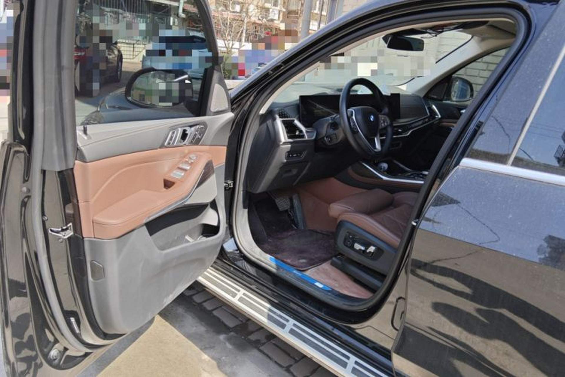 Used BMW X7 2023 xDrive40i Luxury Package with Leading Features Driver Seat