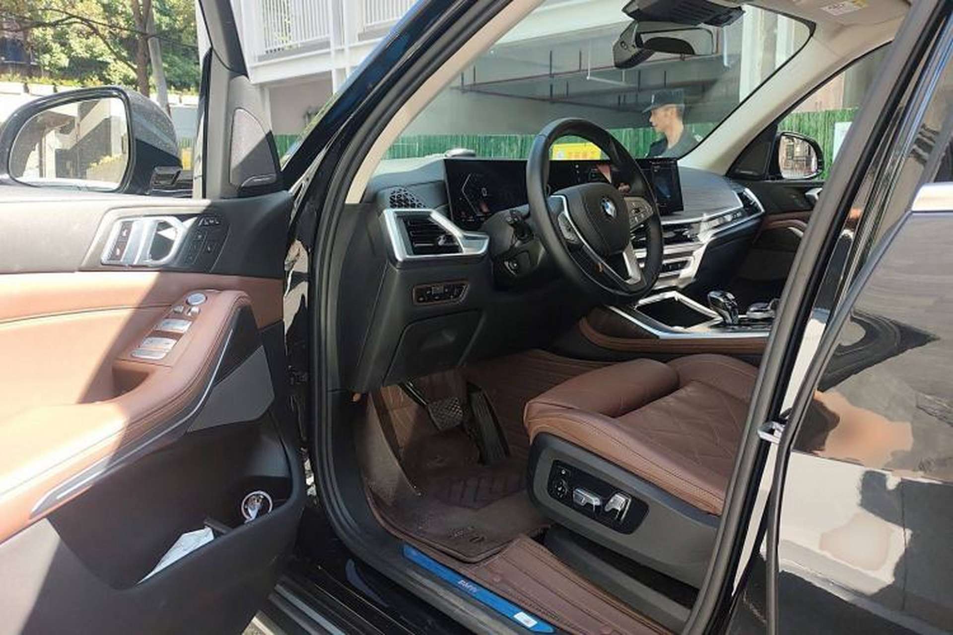 Used BMW X7 2023 xDrive40i Luxury Package with Leading Features Driver Seat