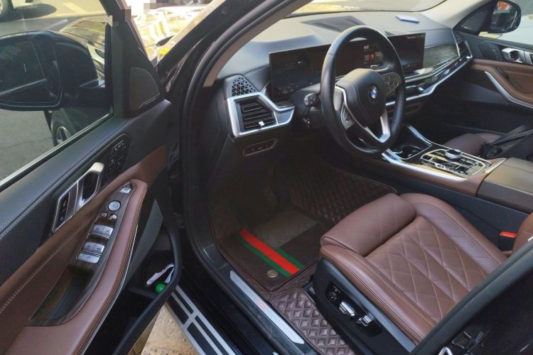 Used BMW X7 2023 xDrive40i Luxury Package with Leading Features Driver Seat