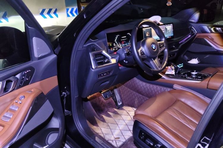 Used BMW X7 2023 xDrive40i Luxury M Sport Package Driver Seat