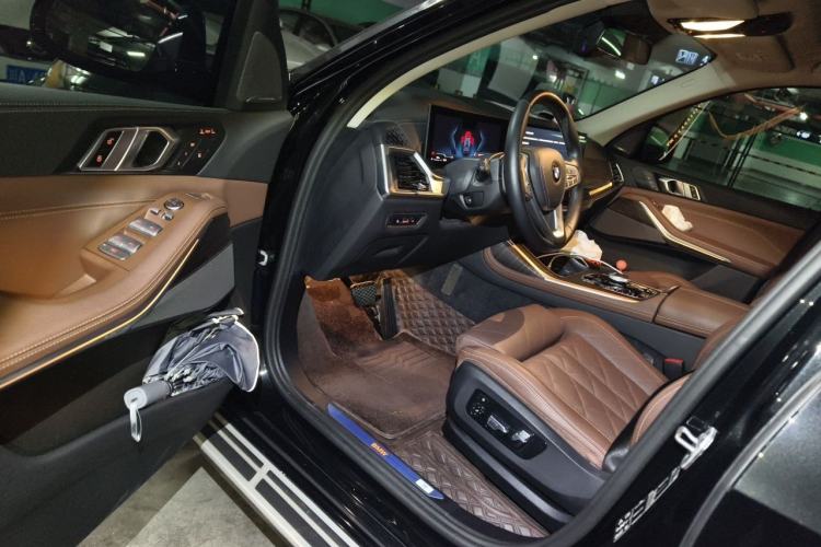 Used BMW X7 2023 xDrive40i Luxury Package with Leading Features Driver Seat