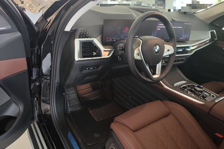 Used BMW X7 2023 xDrive40i Luxury Package with Leading Features Driver Seat
