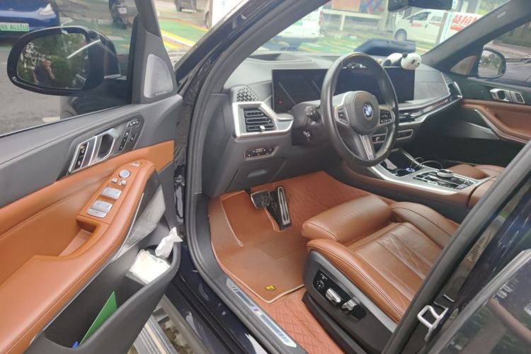 Used BMW X7 2023 xDrive40i Luxury M Sport Package Driver Seat