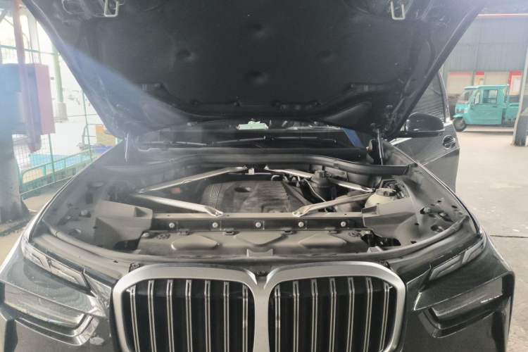 Used BMW X7 2023 xDrive40i Luxury M Sport Package Engine Bay