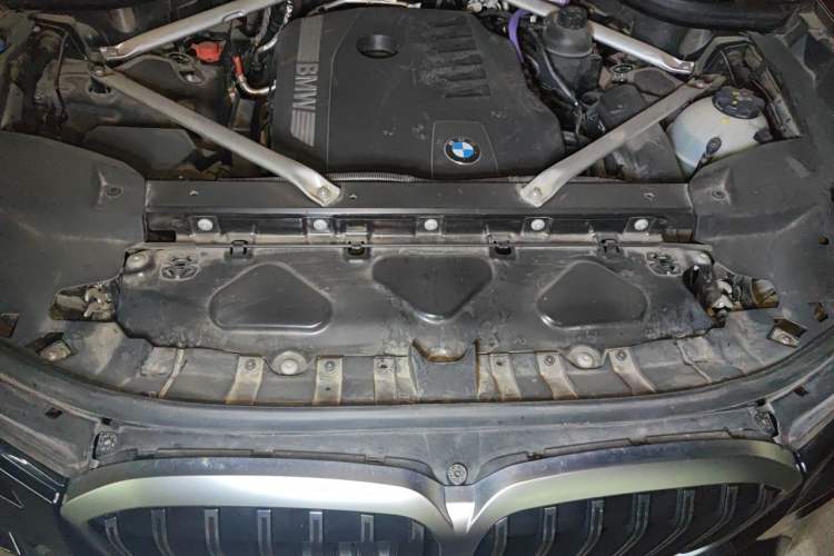 Used BMW X7 2023 xDrive40i Luxury M Sport Package Engine Bay