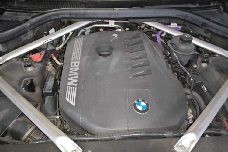 Used BMW X7 2023 xDrive40i Luxury Package with Leading Features Engine Bay