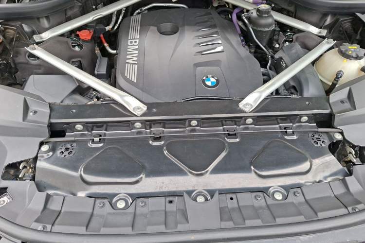 Used BMW X7 2023 xDrive40i Luxury Package with Leading Features Engine Bay