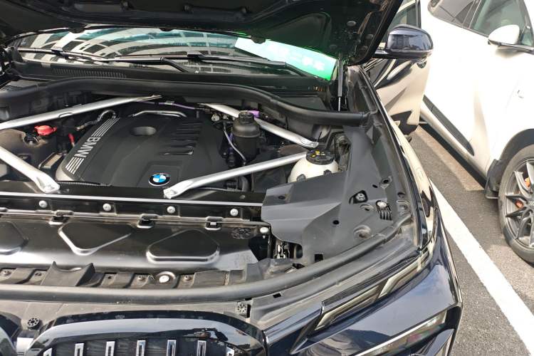 Used BMW X7 2023 xDrive40i Luxury M Sport Package Engine Bay Left