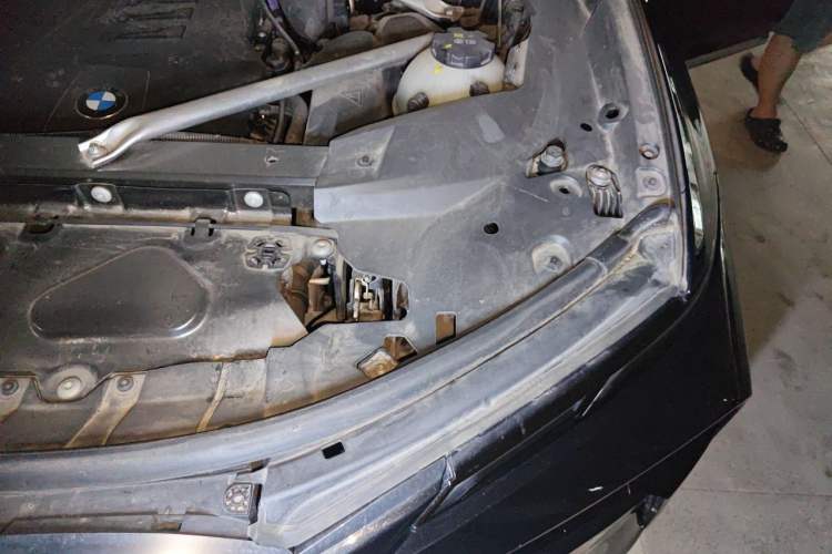 Used BMW X7 2023 xDrive40i Luxury M Sport Package Engine Bay Left