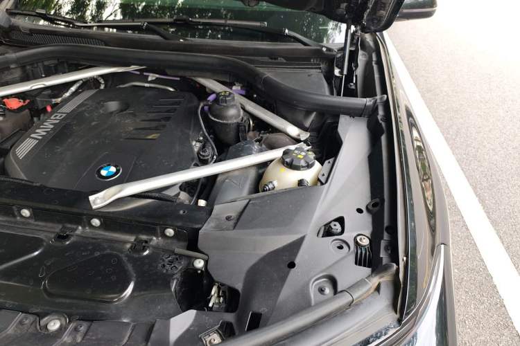 Used BMW X7 2023 xDrive40i Luxury Package with Leading Features Engine Bay Left