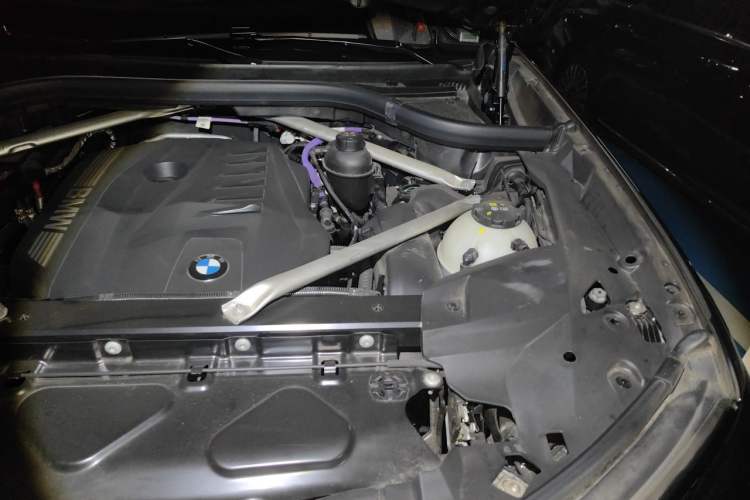 Used BMW X7 2023 xDrive40i Luxury M Sport Package Engine Bay Left