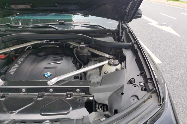 Used BMW X7 2023 xDrive40i Luxury M Sport Package Engine Bay Left