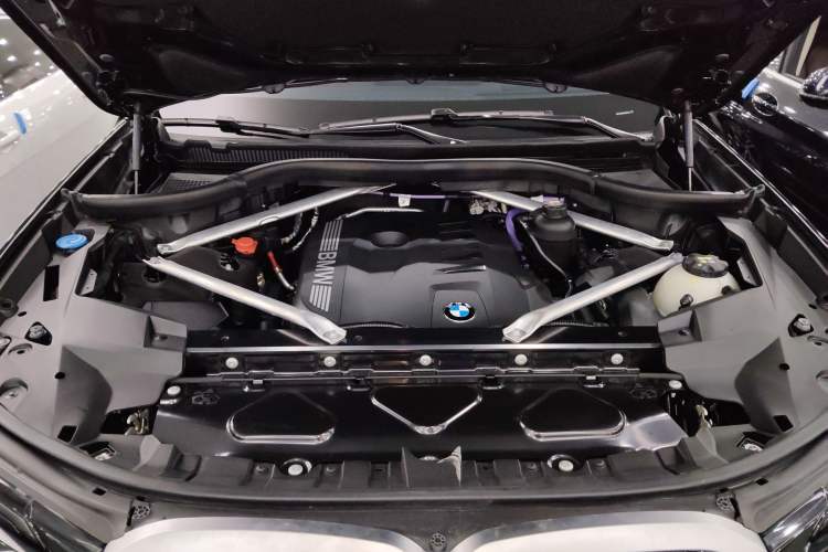 Used BMW X7 2023 xDrive40i Luxury M Sport Package Engine Bay