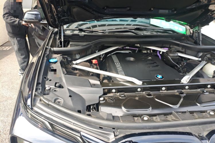Used BMW X7 2023 xDrive40i Luxury M Sport Package Engine Bay Right