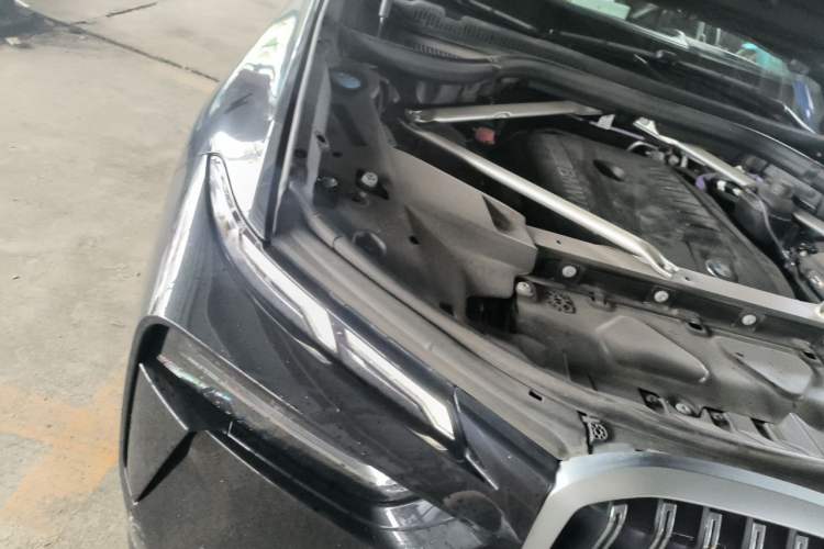 Used BMW X7 2023 xDrive40i Luxury M Sport Package Engine Bay Right