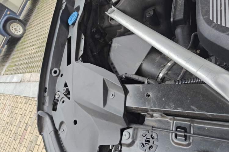 Used BMW X7 2023 xDrive40i Luxury Package with Leading Features Engine Bay Right
