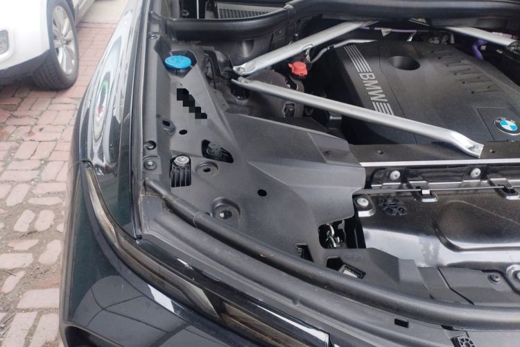 Used BMW X7 2023 xDrive40i Luxury M Sport Package Engine Bay Right