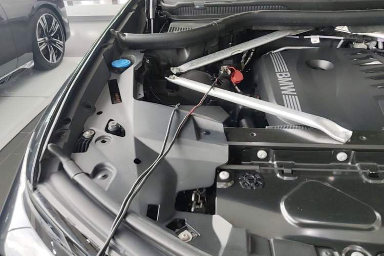 Used BMW X7 2023 xDrive40i Luxury M Sport Package Engine Bay Right