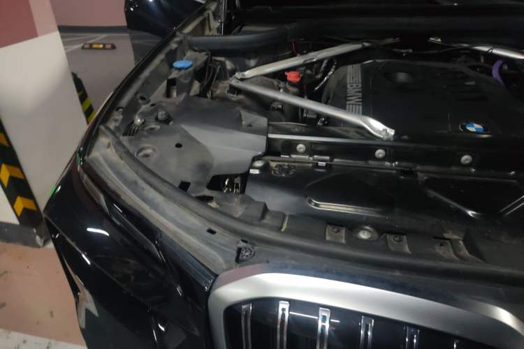 Used BMW X7 2023 xDrive40i Luxury Package with Leading Features Engine Bay Right