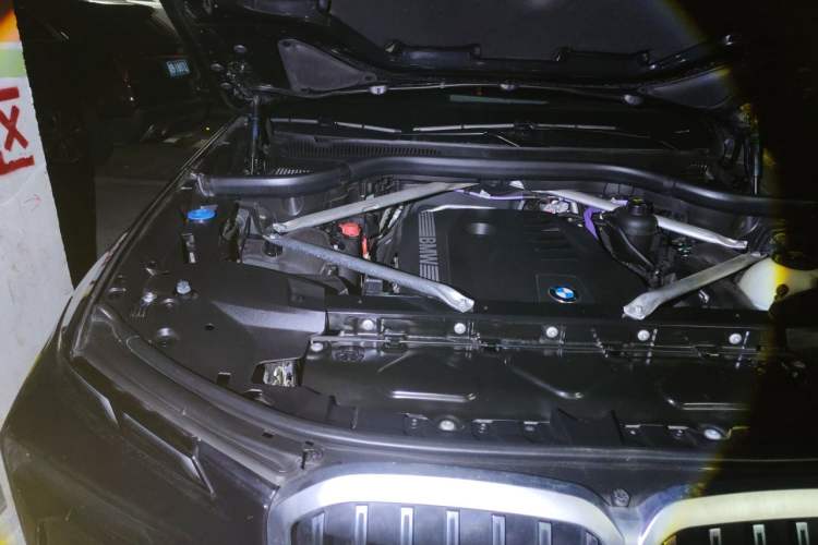 Used BMW X7 2023 xDrive40i Luxury M Sport Package Engine Bay Right