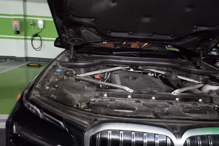 Used BMW X7 2023 xDrive40i Luxury M Sport Package Engine Bay Right