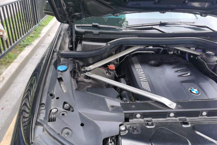Used BMW X7 2023 xDrive40i Luxury M Sport Package Engine Bay Right