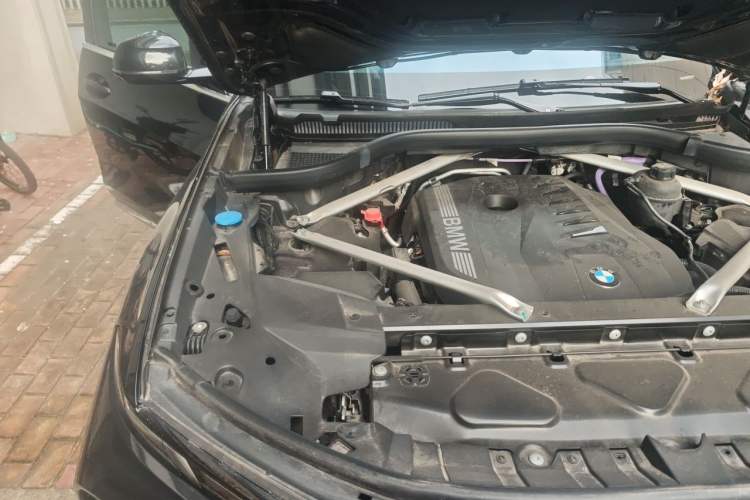 Used BMW X7 2023 xDrive40i Luxury Package with Leading Features Engine Bay Right
