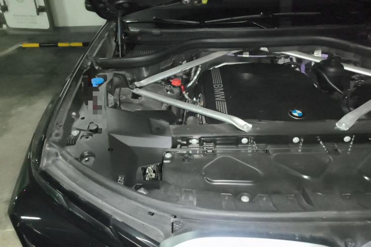 Used BMW X7 2023 xDrive40i Luxury Package with Leading Features Engine Bay Right