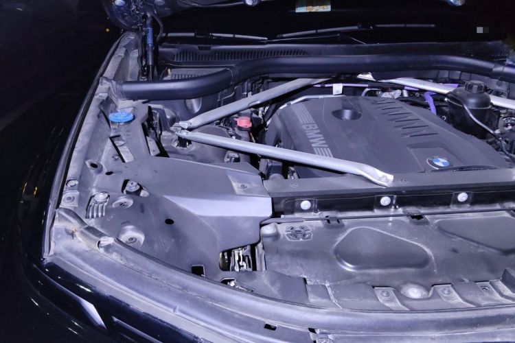 Used BMW X7 2023 xDrive40i Luxury M Sport Package Engine Bay Right