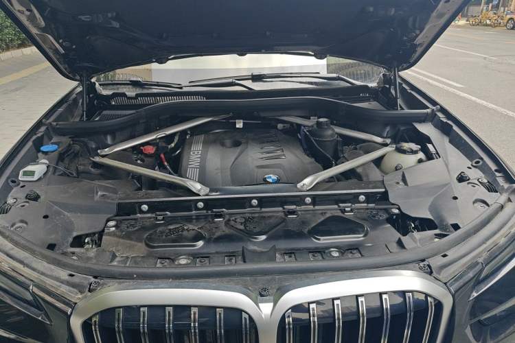 Used BMW X7  Engine Bay