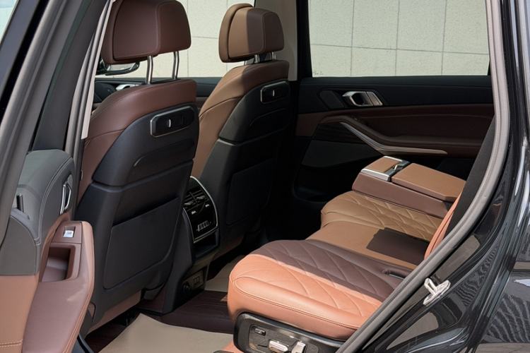 Used BMW X7 2023 xDrive40i Luxury Package with Leading Features Exterior 1