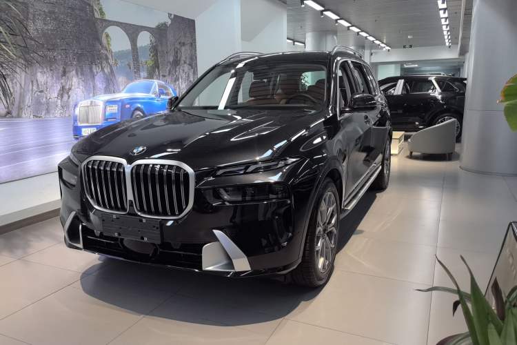 Used BMW X7 2023 xDrive40i Luxury Package with Leading Features Exterior 1