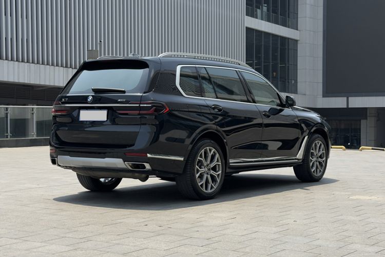 Used BMW X7 2023 xDrive40i Luxury Package with Leading Features Exterior 2