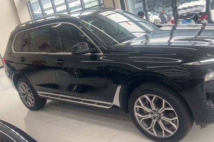 Used BMW X7 2023 xDrive40i Luxury Package with Leading Features Exterior 2