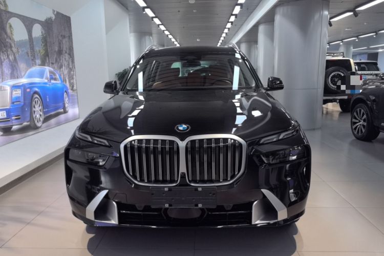 Used BMW X7 2023 xDrive40i Luxury Package with Leading Features Exterior 2