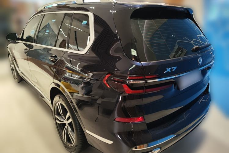 Used BMW X7 2023 xDrive40i Luxury M Sport Package Exterior 2