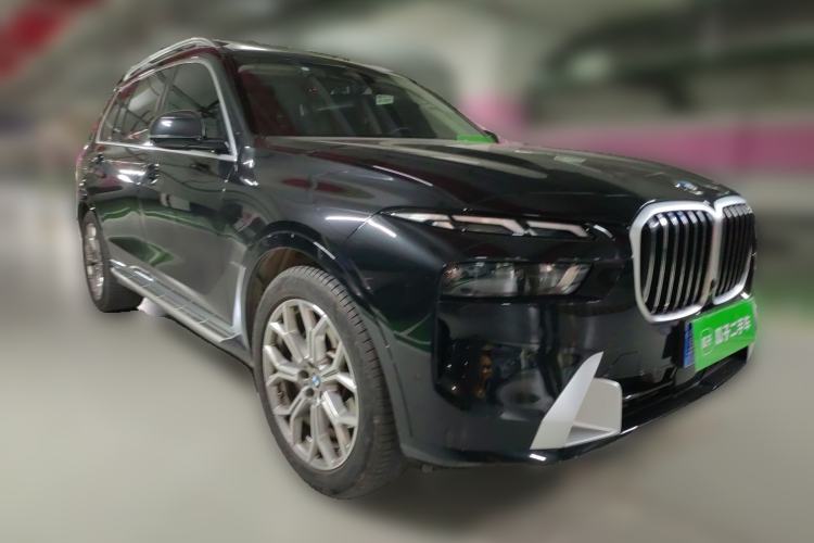 Used BMW X7 2023 xDrive40i Luxury Package with Leading Features Exterior 2