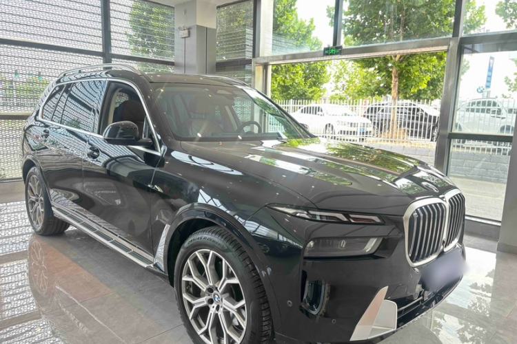 Used BMW X7 2023 xDrive40i Luxury Package with Leading Features Exterior 2