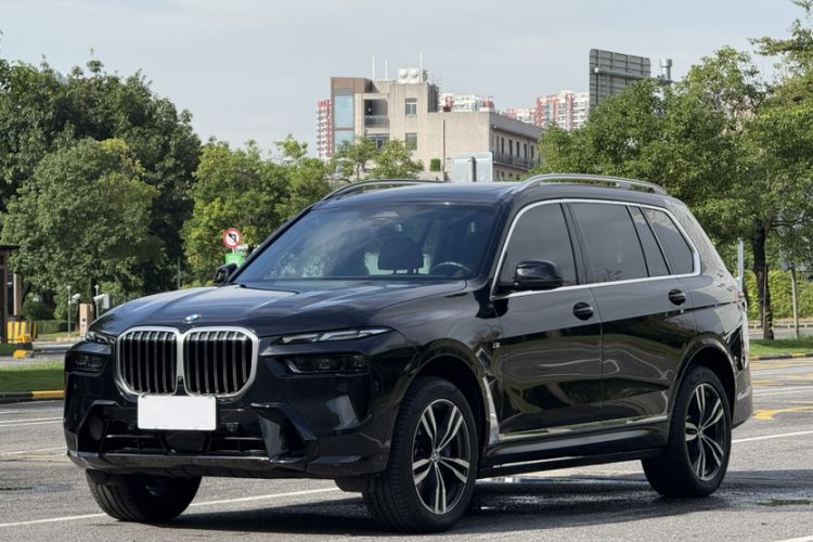 Used BMW X7 2023 xDrive40i Luxury M Sport Package Exterior 2