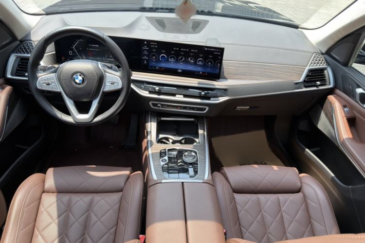 Used BMW X7 2023 xDrive40i Luxury Package with Leading Features Exterior 3