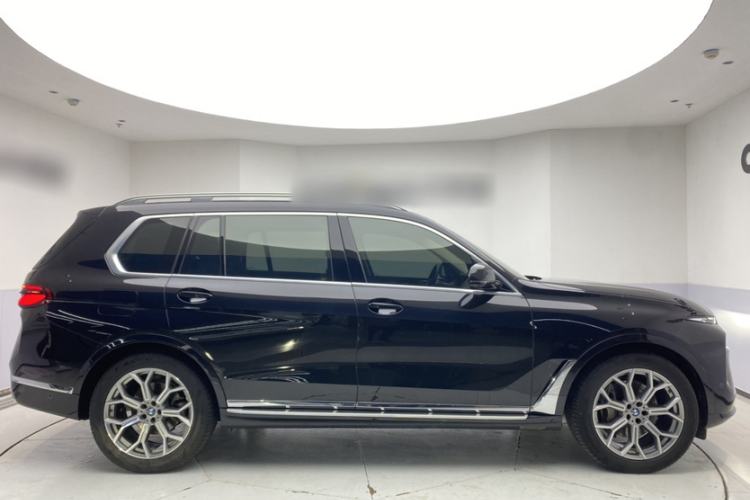 Used BMW X7 2023 xDrive40i Luxury Package with Leading Features Exterior 3