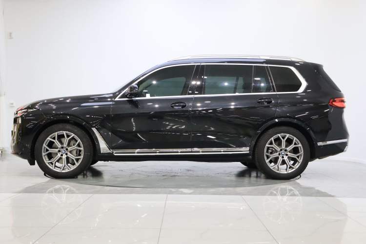 Used BMW X7 2023 xDrive40i Luxury Package with Leading Features Exterior 3