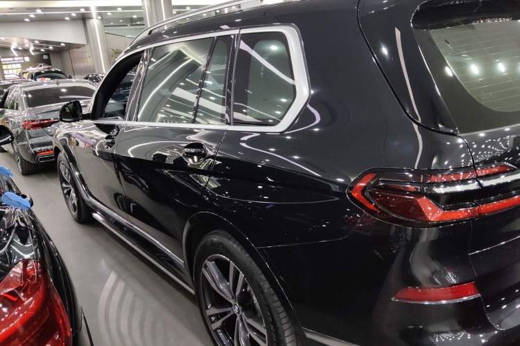 Used BMW X7 2023 xDrive40i Luxury M Sport Package Exterior 3