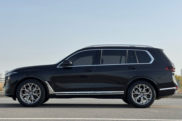 Used BMW X7 2023 xDrive40i Luxury Package with Leading Features Exterior 3