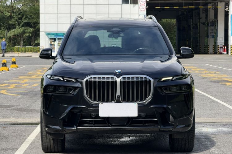 Used BMW X7 2023 xDrive40i Luxury M Sport Package Exterior 3