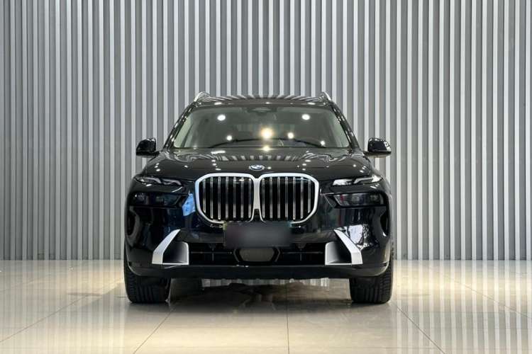 Used BMW X7 2023 xDrive40i Luxury Package with Leading Features Exterior 4