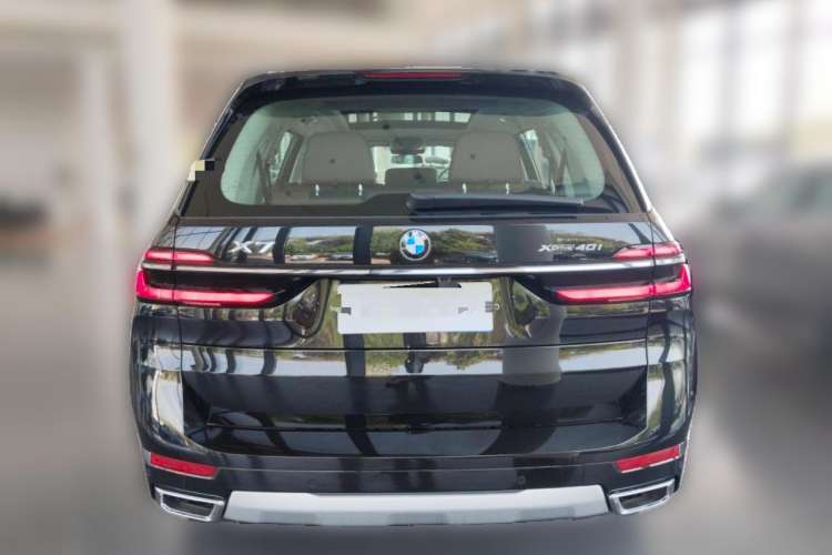 Used BMW X7 2023 xDrive40i Luxury Package with Leading Features Exterior 4