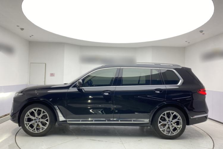 Used BMW X7 2023 xDrive40i Luxury Package with Leading Features Exterior 4