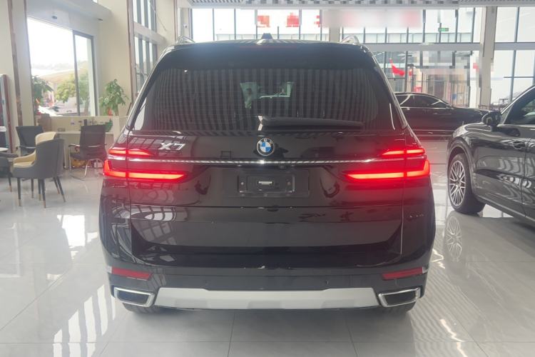 Used BMW X7 2023 xDrive40i Luxury Package with Leading Features Exterior 4