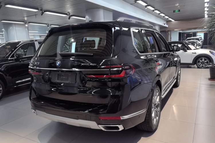 Used BMW X7 2023 xDrive40i Luxury Package with Leading Features Exterior 4